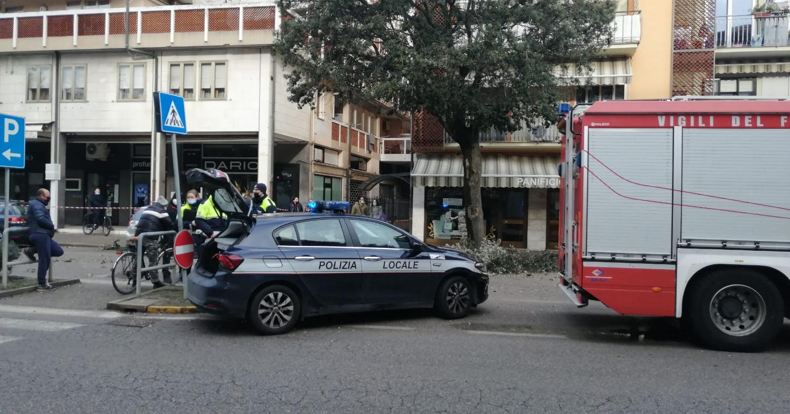 Ubriaco al volante centra il carro attrezzi