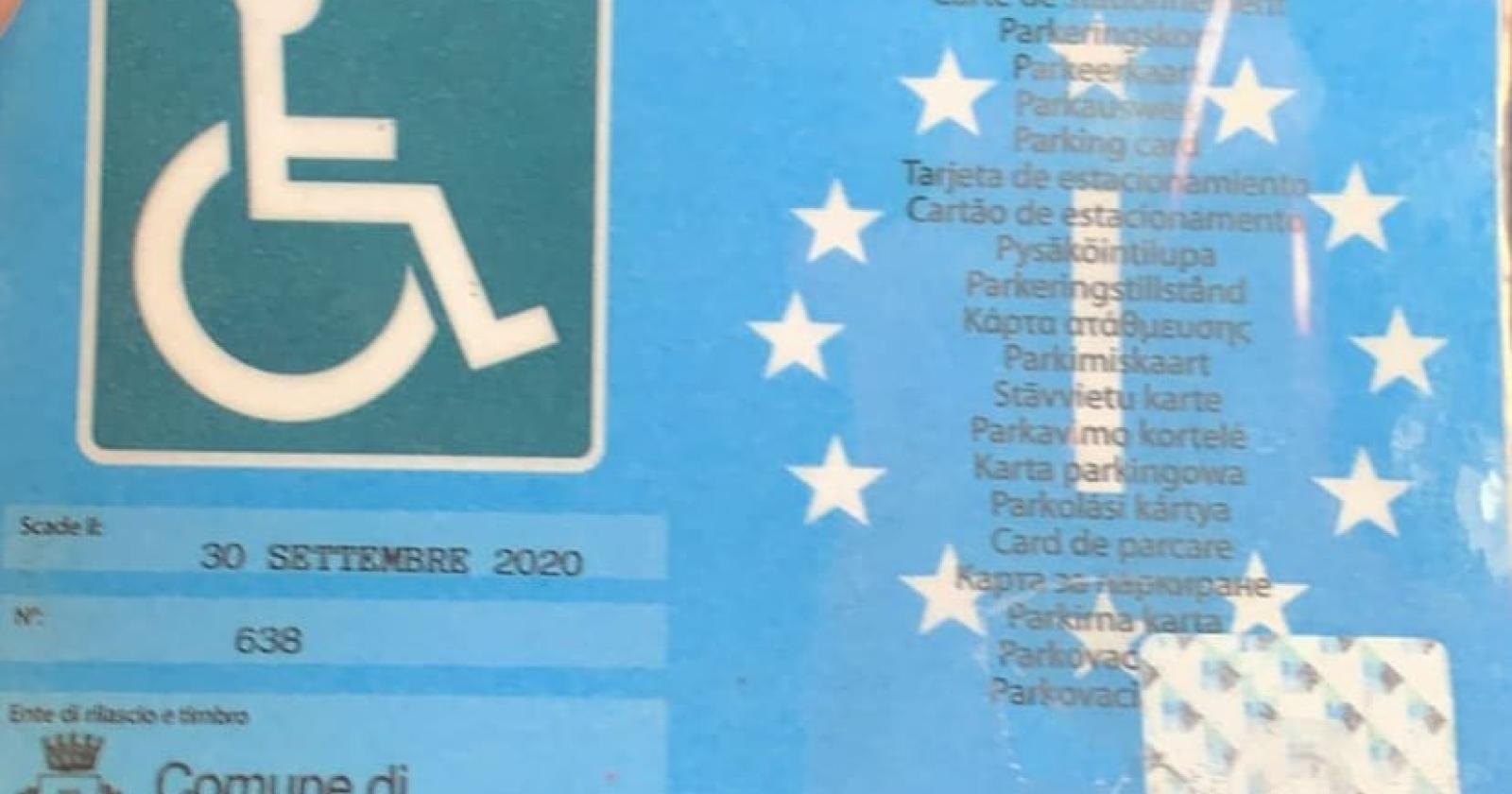 Furbetta del parcheggio, beccata col permesso falso