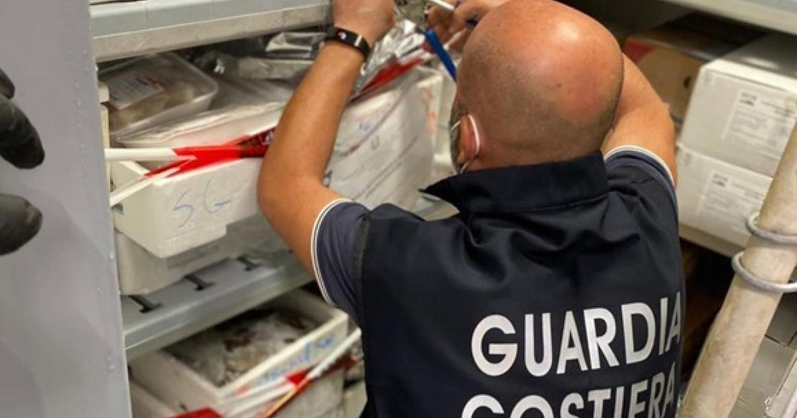 Guardia costiera, 270 chili di pesce sequestrato a ristoranti etnici