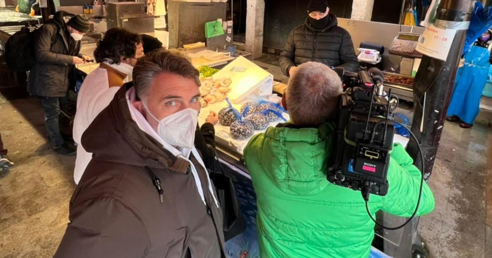 Il sindaco Cicerone con la troupe del Tg2