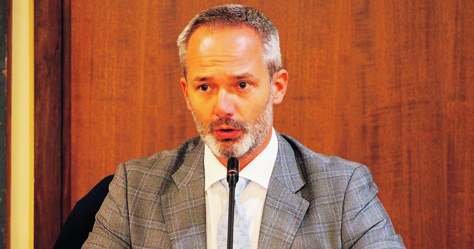 Munari: “Leggete i bandi prima di parlare”