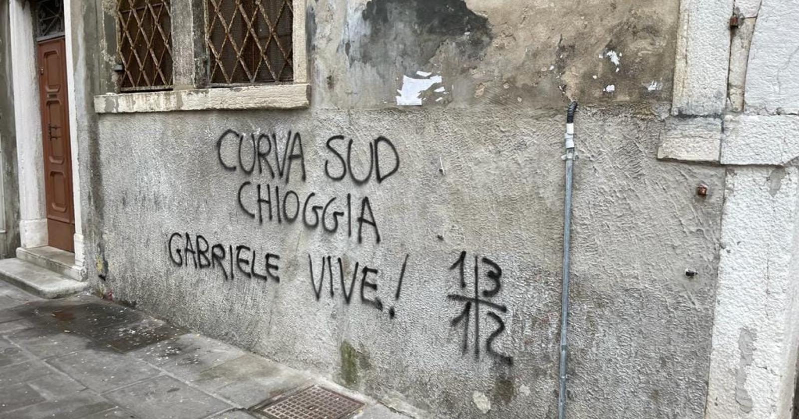 Muri imbrattati, indagini in corso