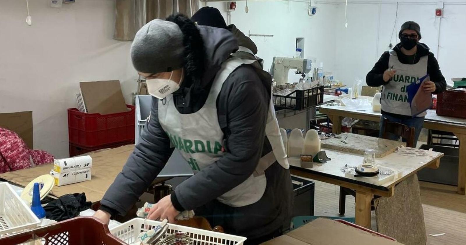 Fiamme gialle, sei laboratori sequestrati con 38 lavoratori irregolari