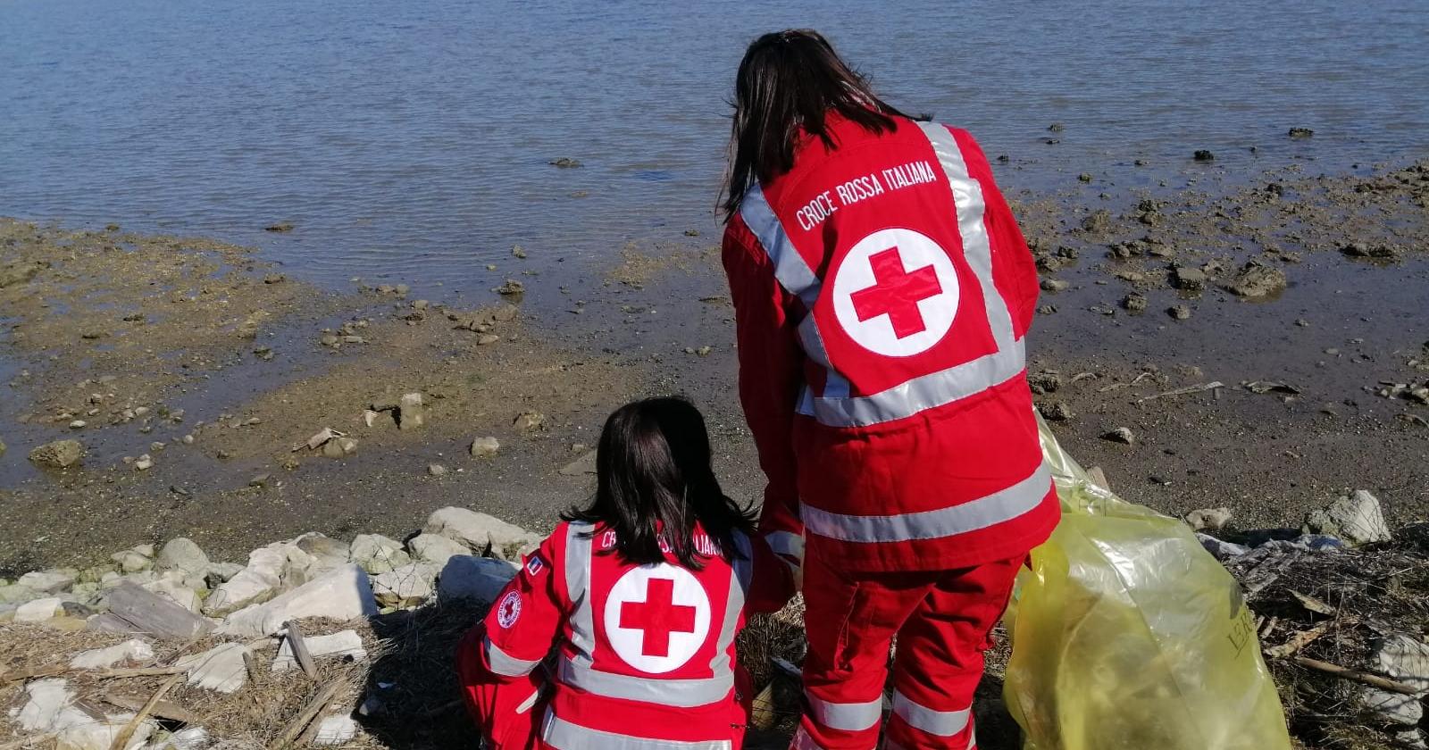 La Croce Rossa vende colombe e uova per beneficenza