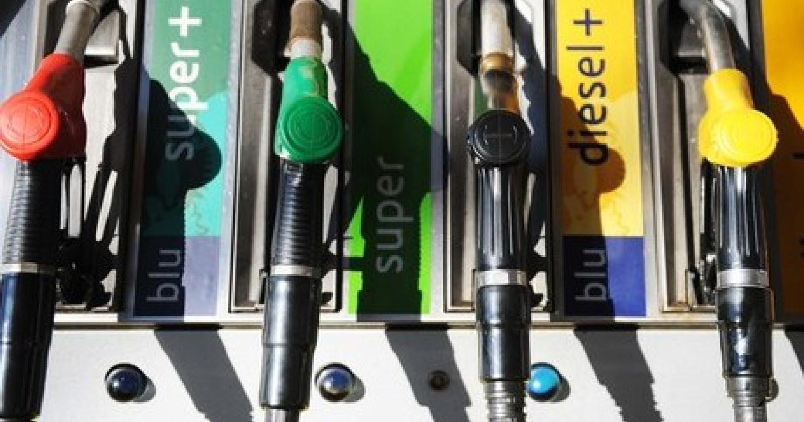 La benzina sfiora quota due euro
