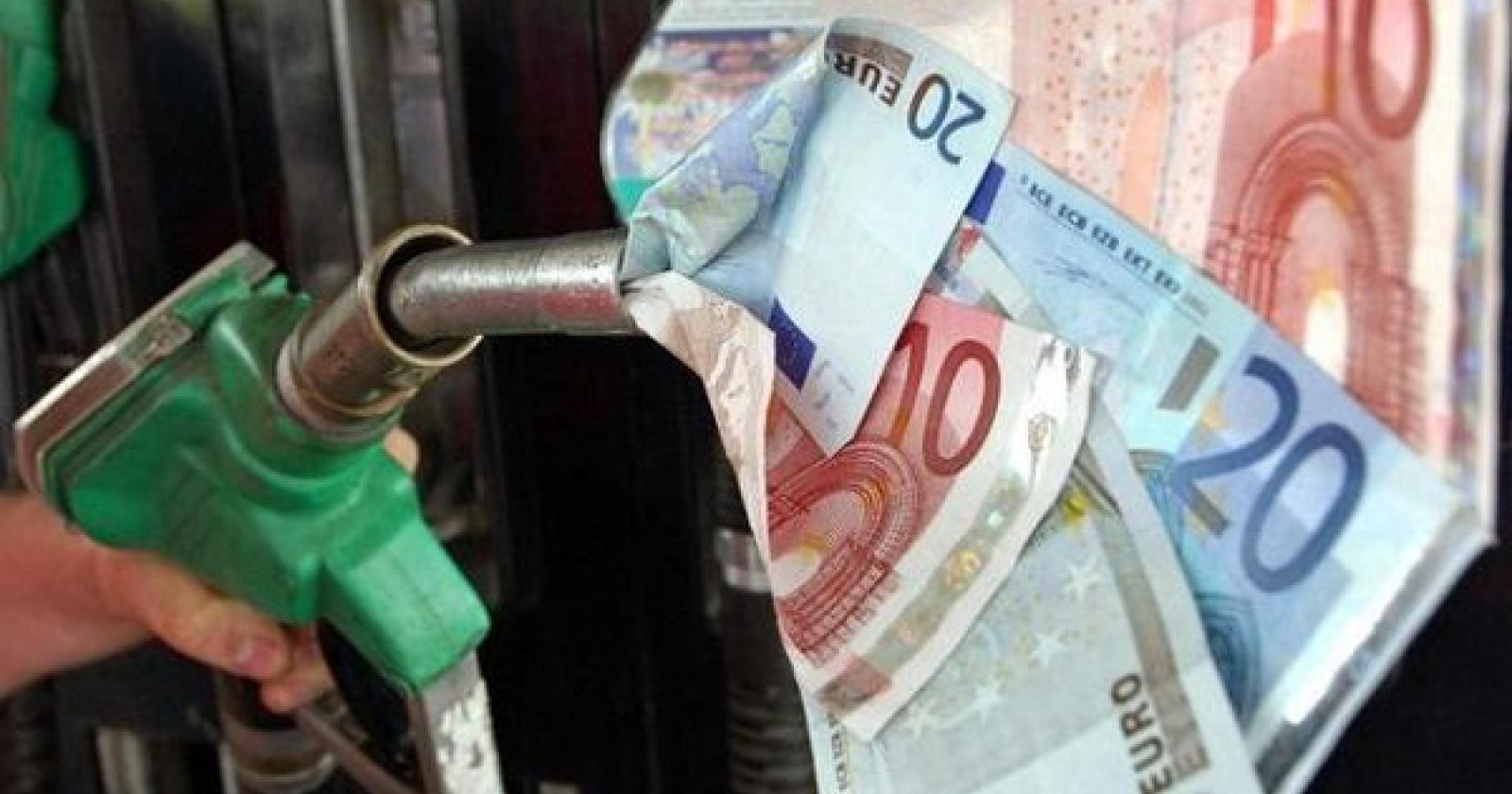 Carburanti, da oggi sconto alla pompa: