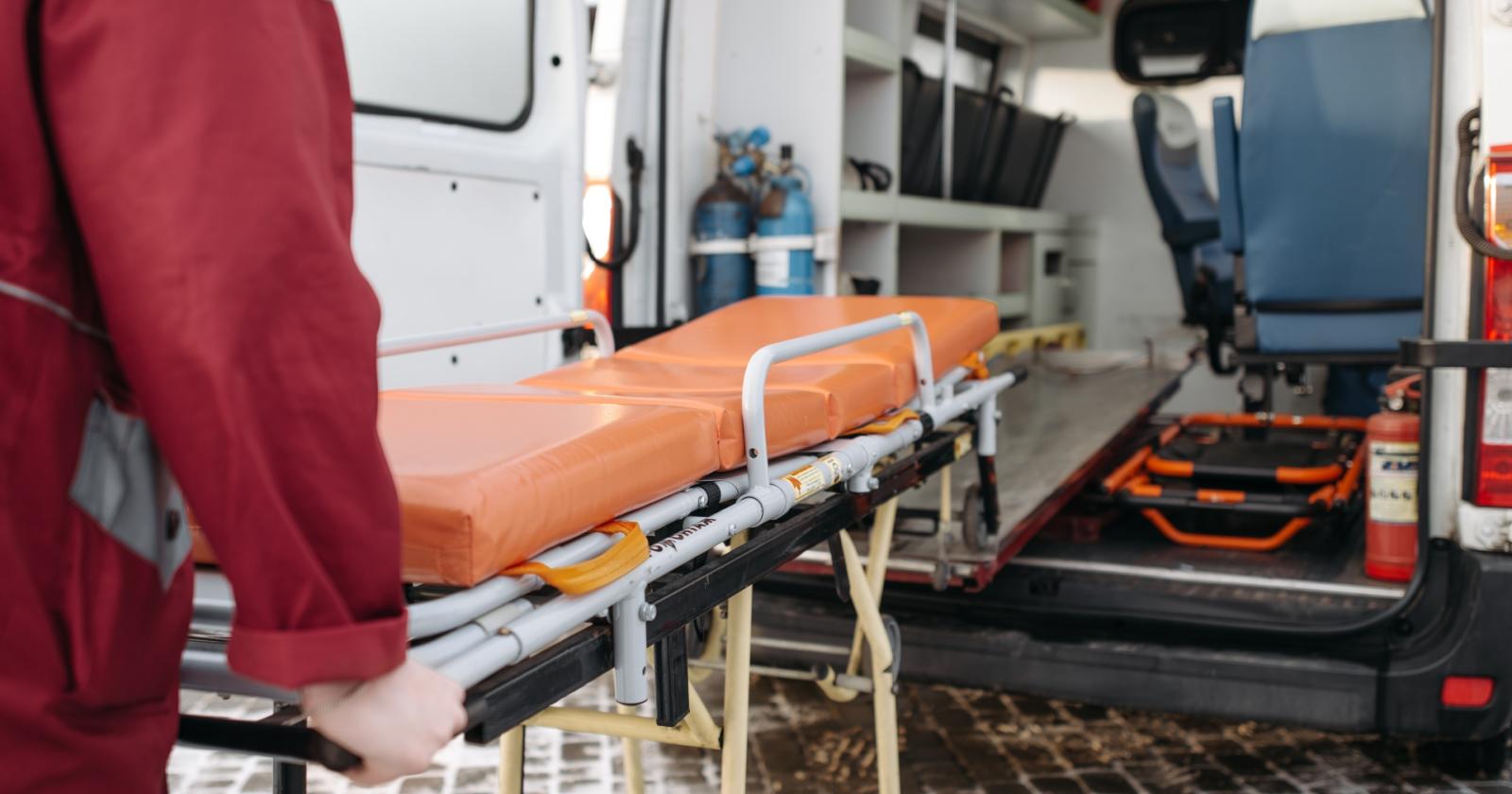 Corriere espresso contro un uomo in carrozzina