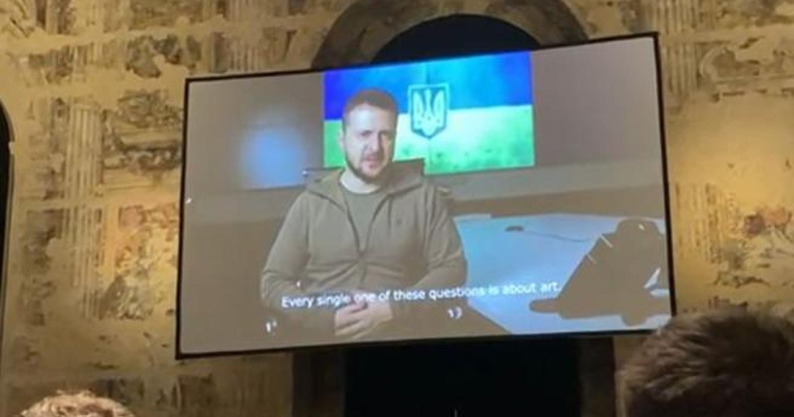 Zelensky alla Biennale: "Difendete la libertà con l'arte"