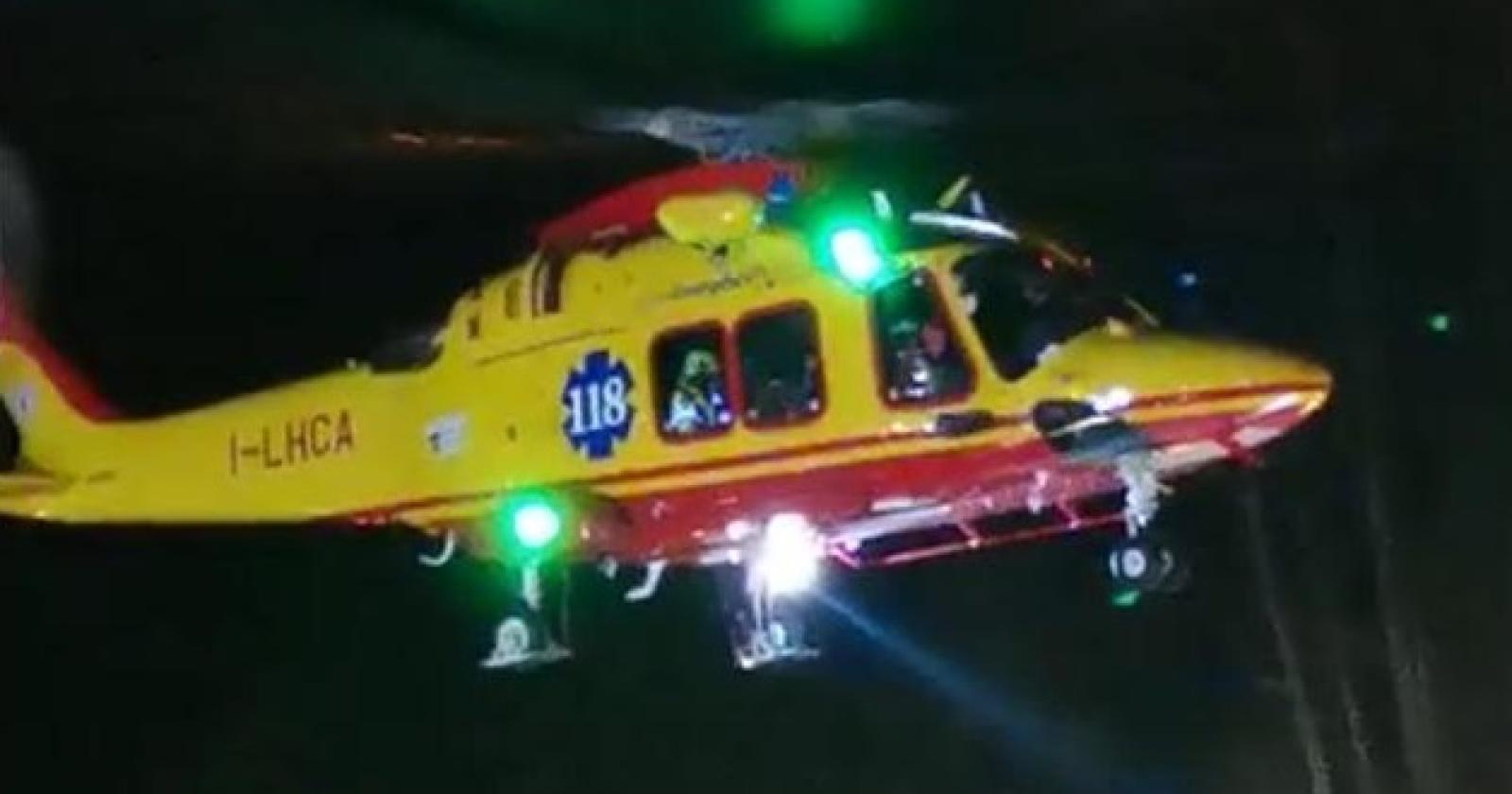 Ciclista trovato a terra, è grave