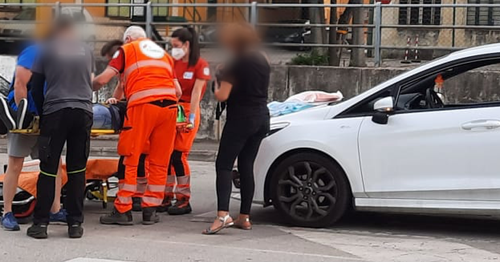Tampona un'auto e scappa: beccato dalla videosorveglianza
