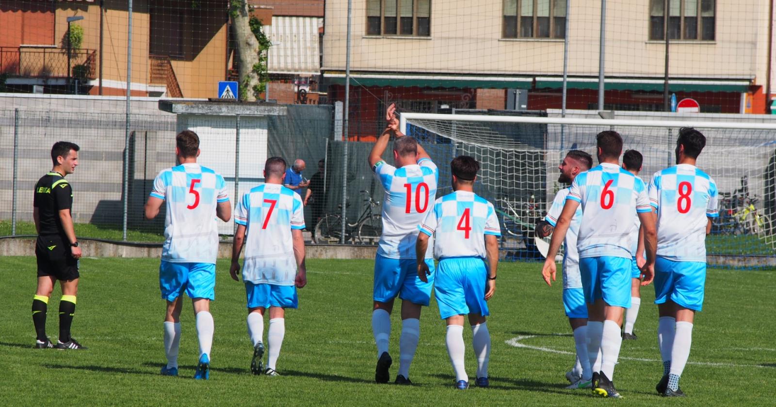 Calcio Cavarzere, in omaggio il poster
