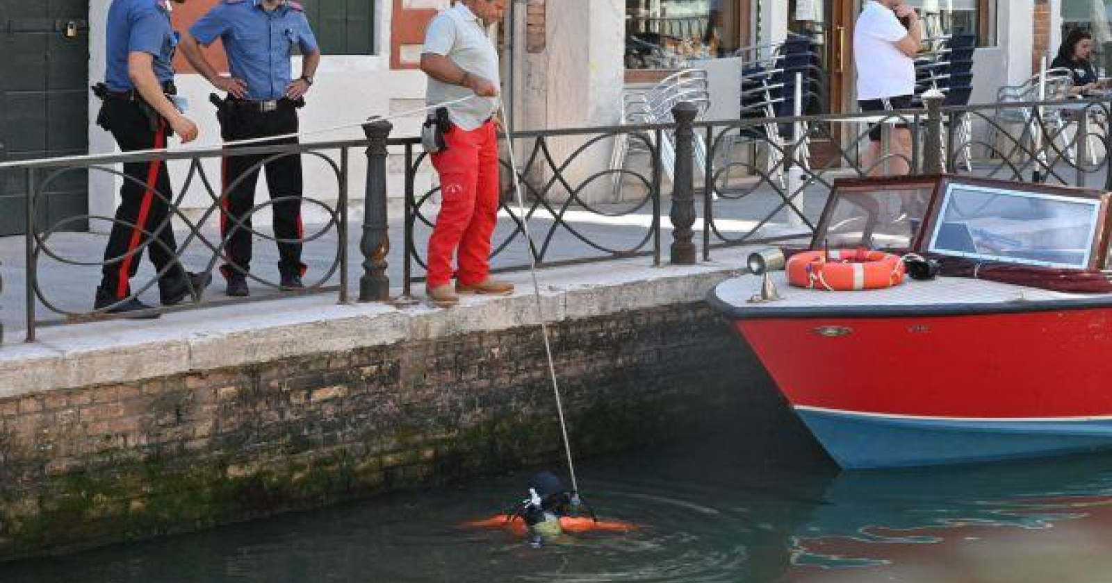 Accoltellato in pieno giorno a Venezia