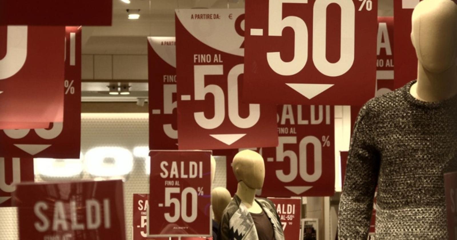 Tutto pronto per il saldi estivi: a spendere saranno soprattutto i giovani