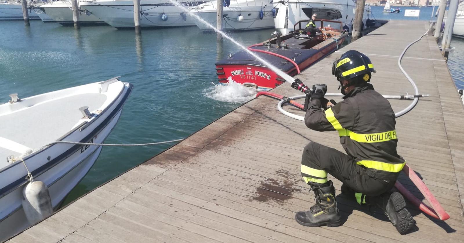 Esercitazione antincendio in Darsena