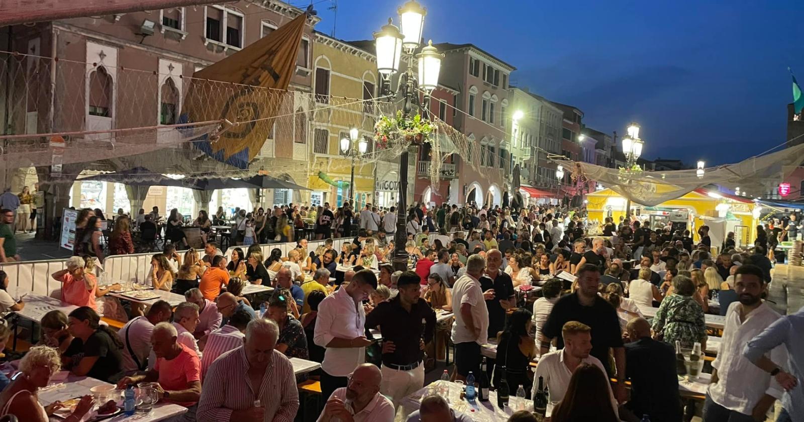 In decine di migliaia alla Sagra del pesce: stasera il gran finale