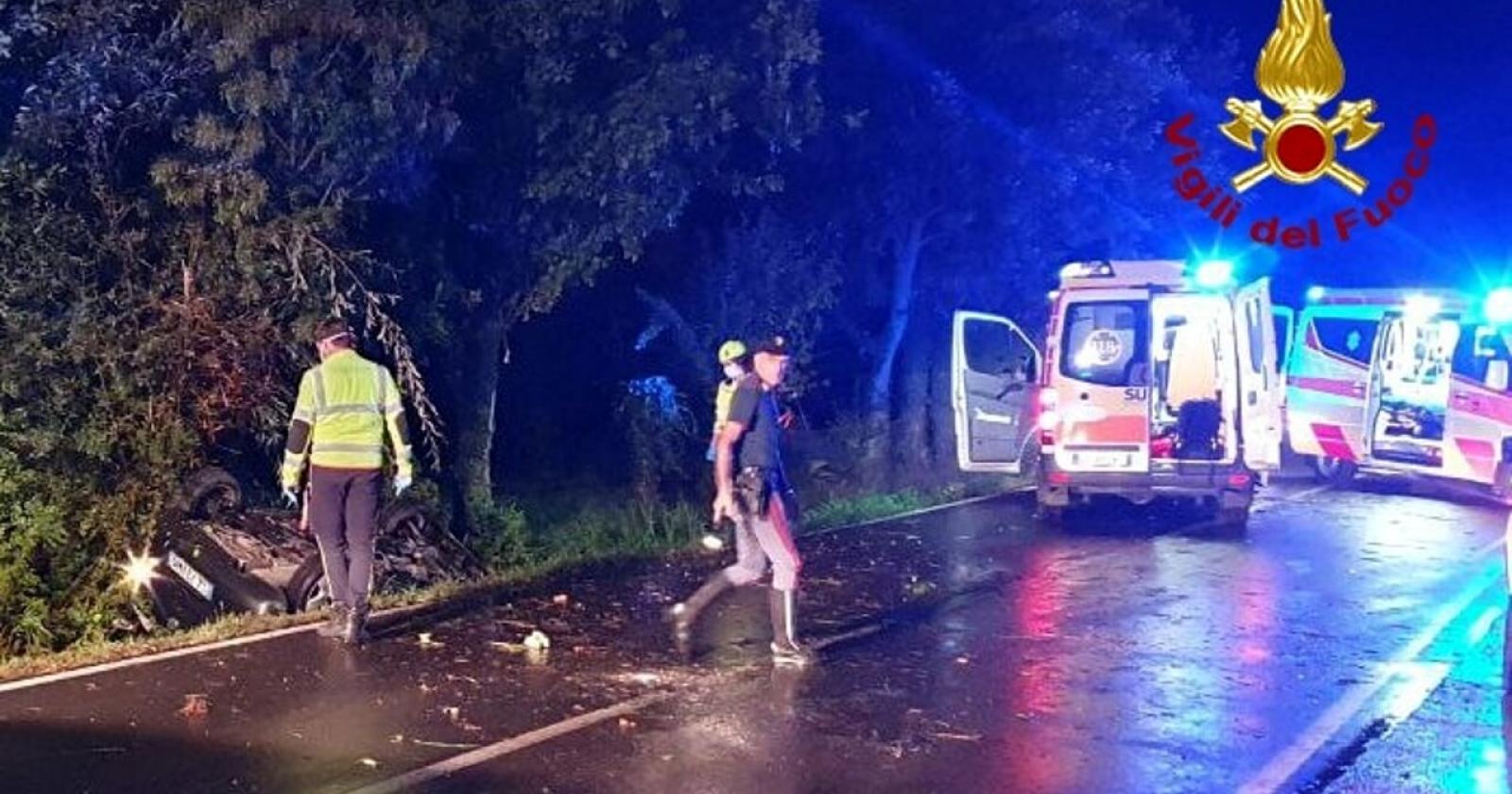 Muoiono quattro ragazzini nello schianto in auto