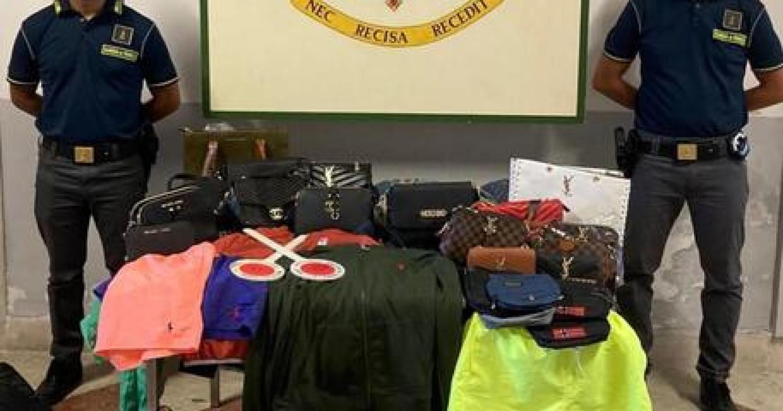 Maxi sequestro di merce contraffatta