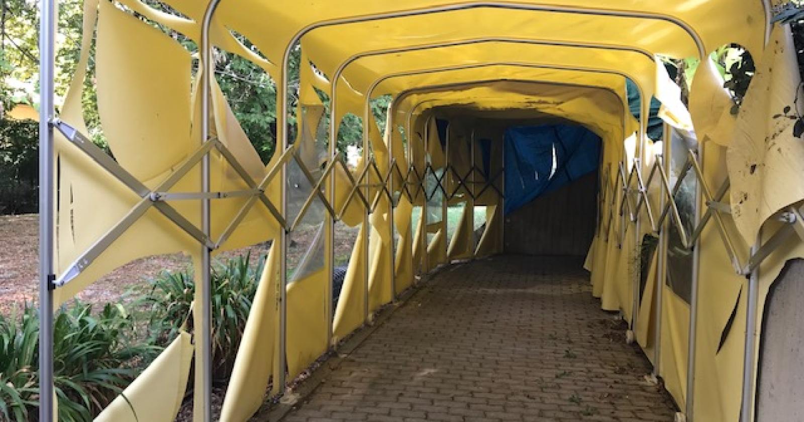 Vandali devastano il centro vaccinale