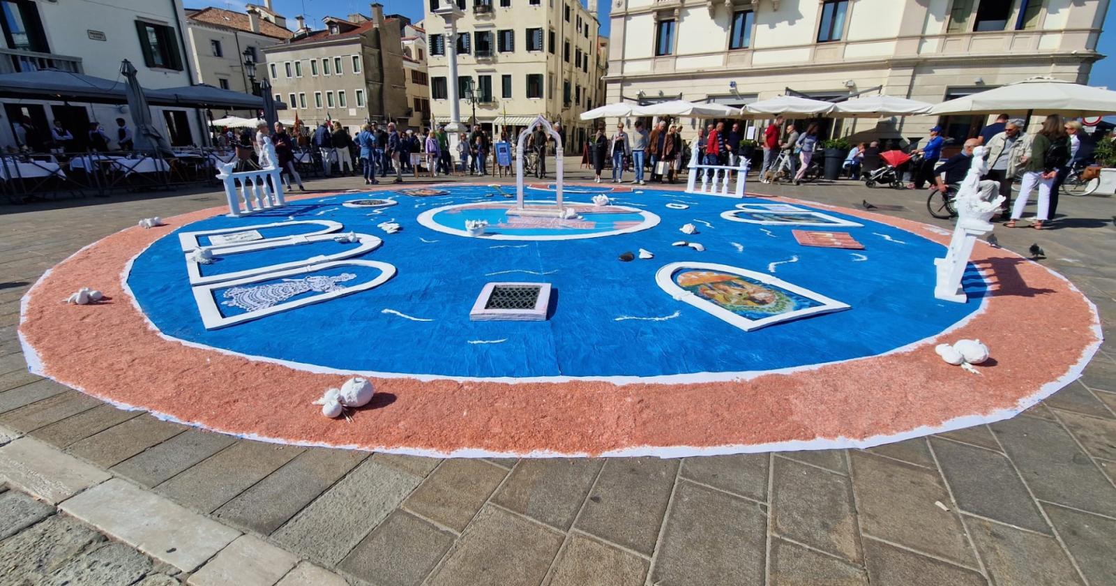 In centinaia per ammirare il mandala