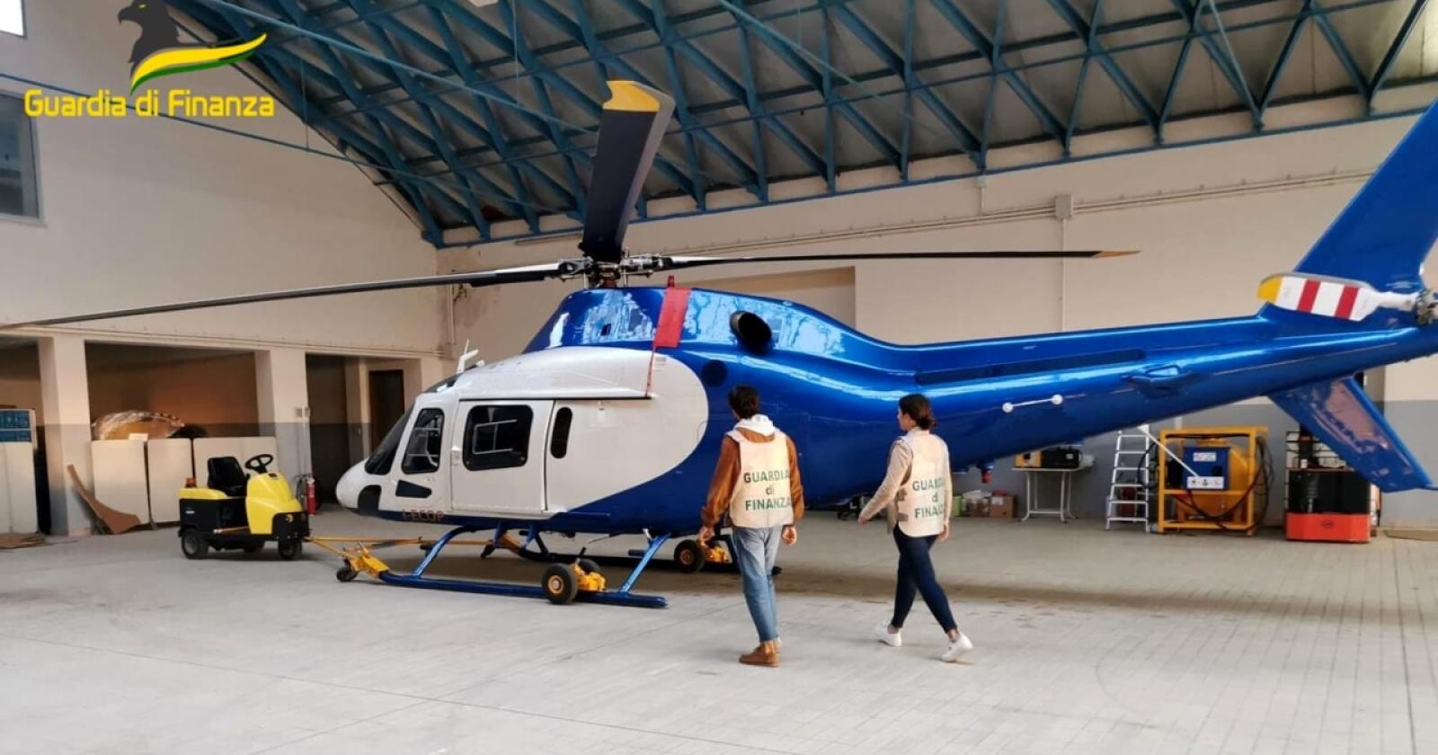 Voli turistici in elicottero senza licenza: due sequestri