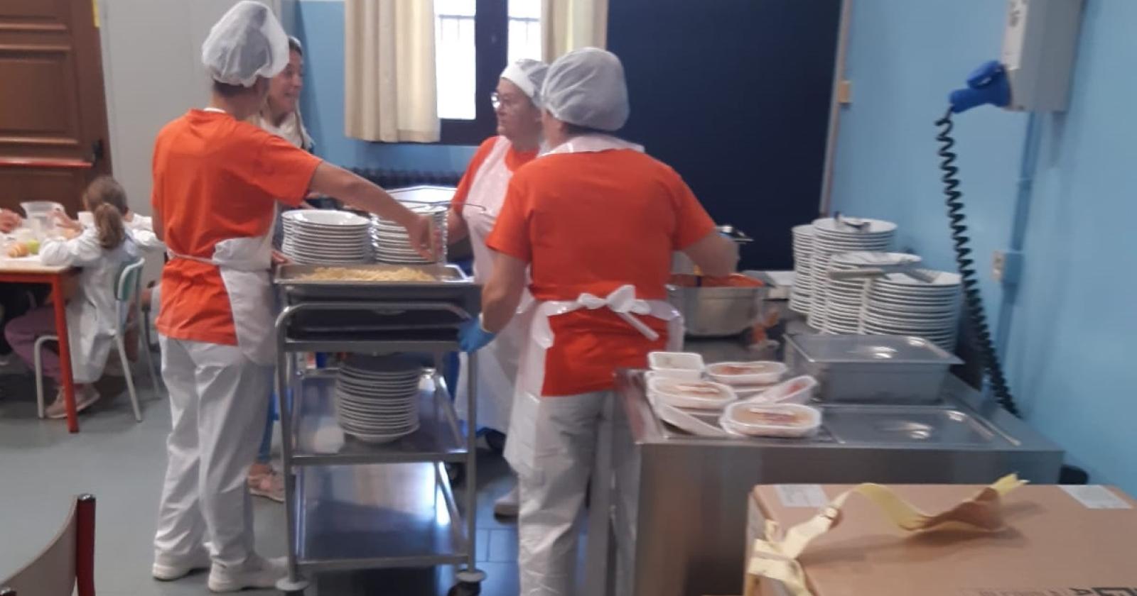 “Il Comune paghi i pasti ai bimbi”