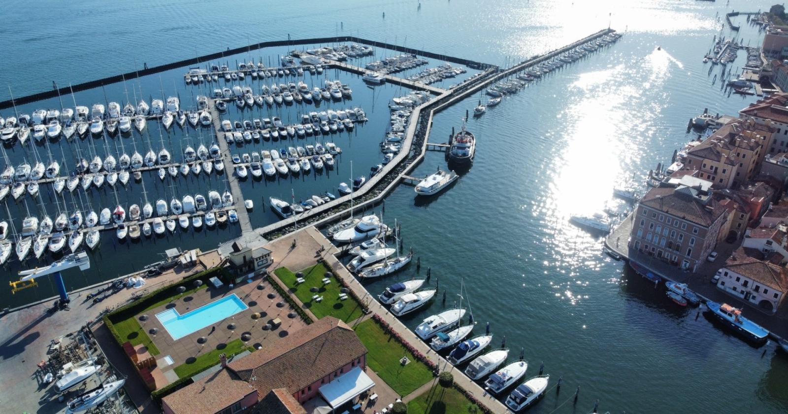 Turismo sostenibile del mare in darsena