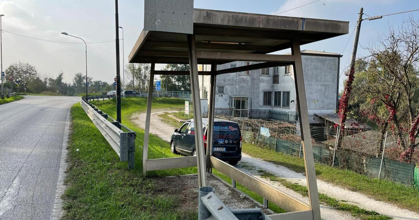 Al via il restyling delle pensiline dei bus