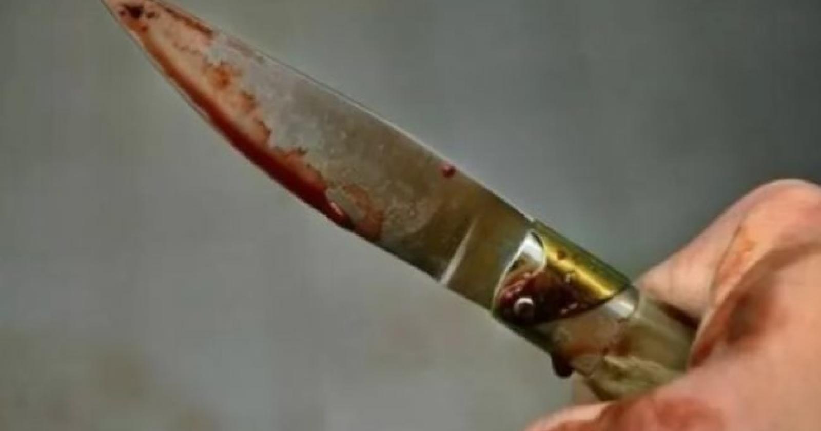 Fendente alla giugulare al medico che l'aveva visitato