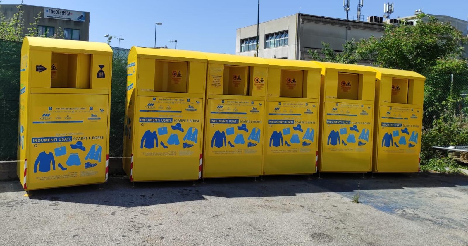 Vestiti abbandonati, ora basta
