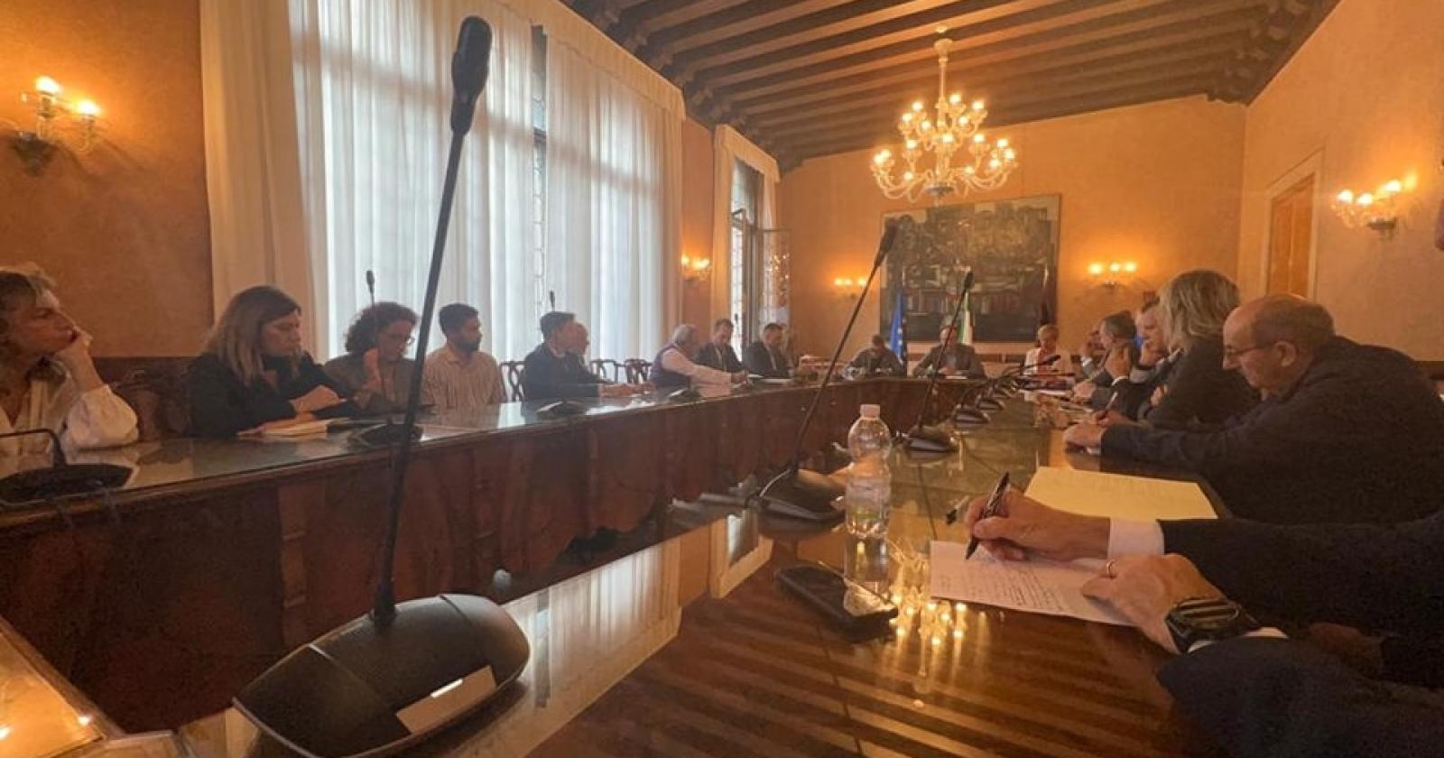 Incendi nelle pinete, confronto con la Regione