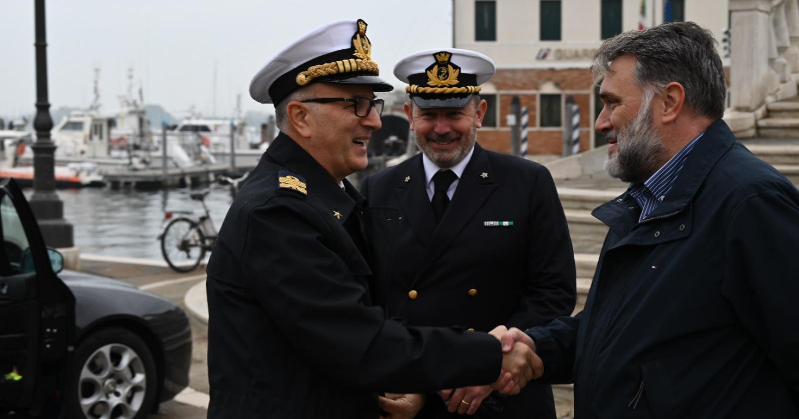 L’ammiraglio in visita al Porto