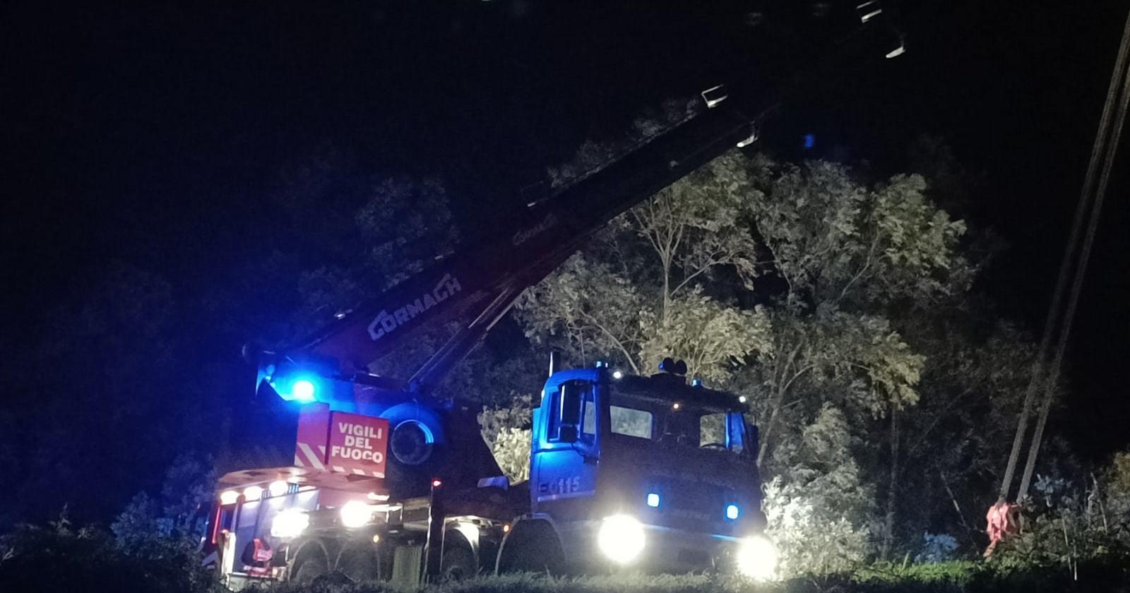 Furgone cade nell'Adige: un morto
