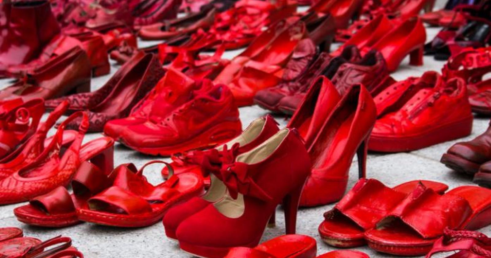 La città si tinge di rosso