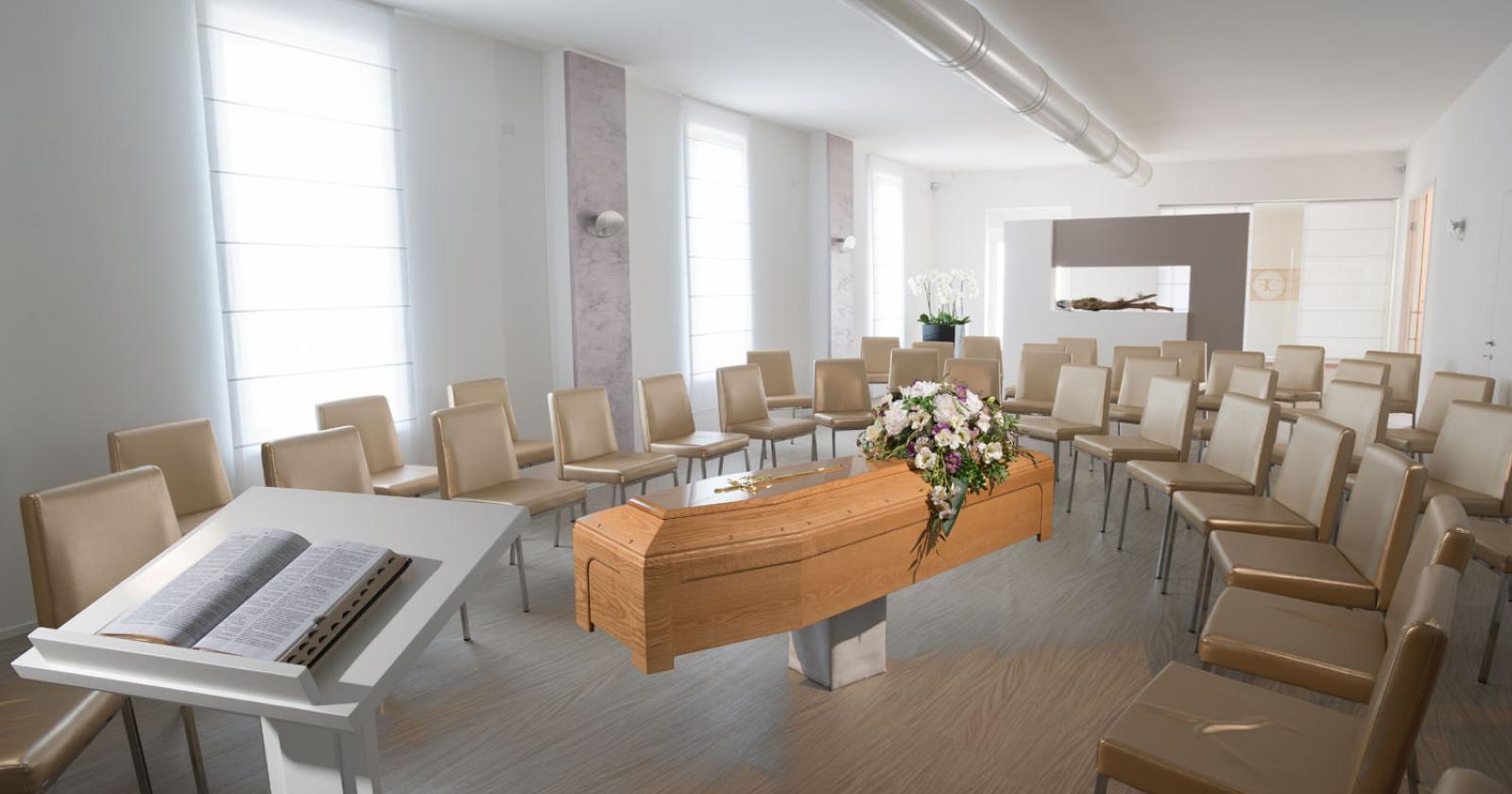 Passi avanti per la sala del commiato