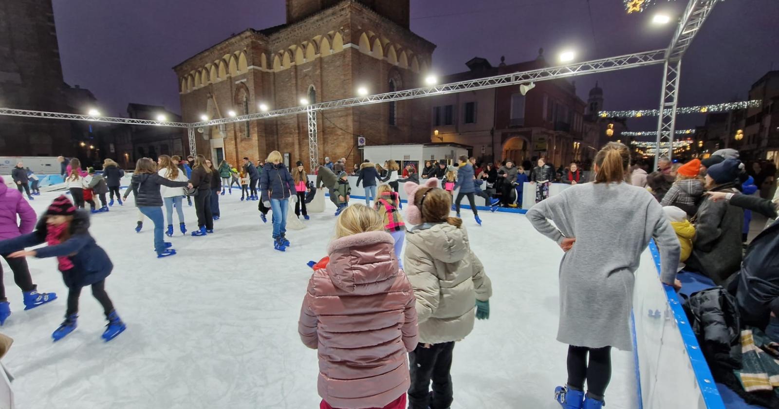 Musica, show e befane in pista