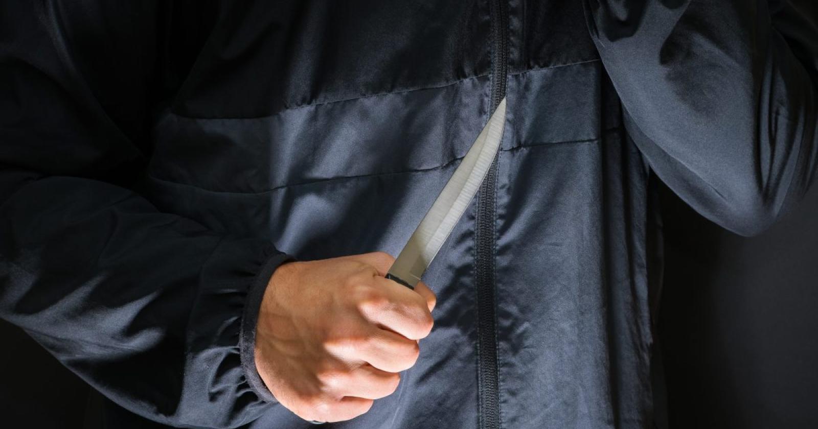 Col coltello sul bus, l'autista chiama la polizia in codice e lo fa fermare