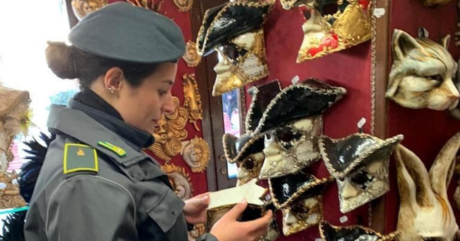 Sequestrate oltre 100mila maschere di Carnevale a Venezia