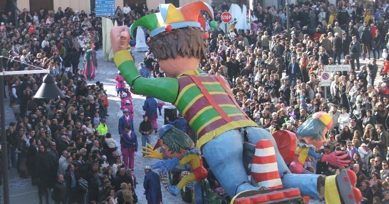 I carri allegorici tornano sabato notte