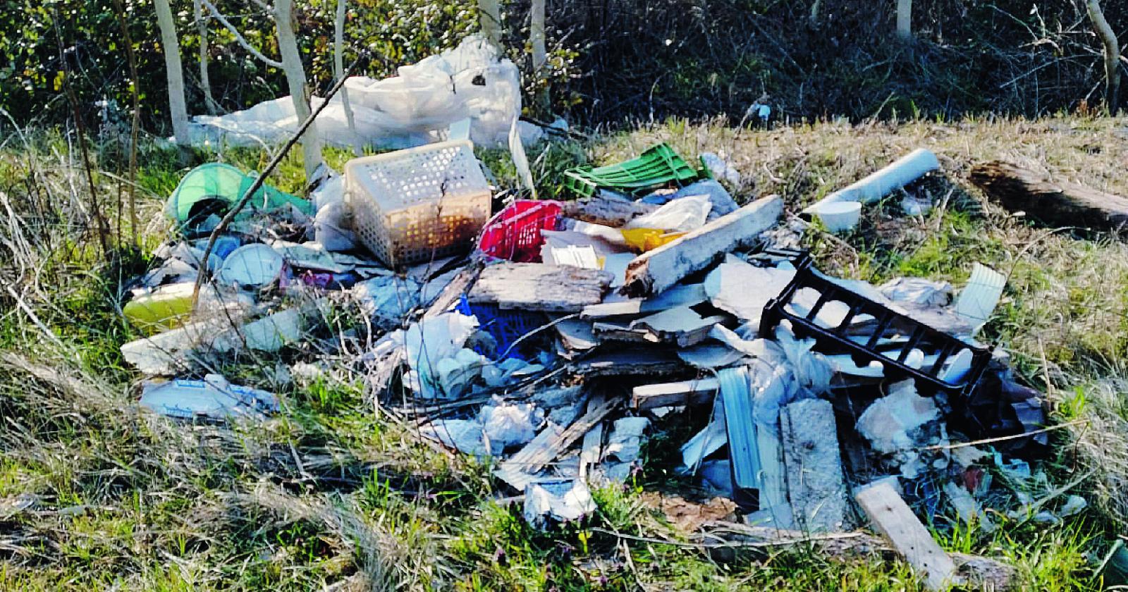 Parco degli orti tramutato in discarica