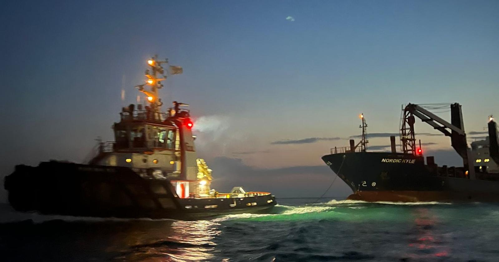 Nave si incaglia per un'avaria al timone