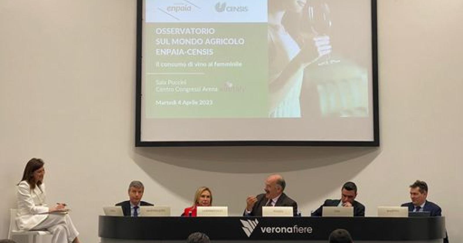 Oltre 12,1 milioni di donne bevono vino