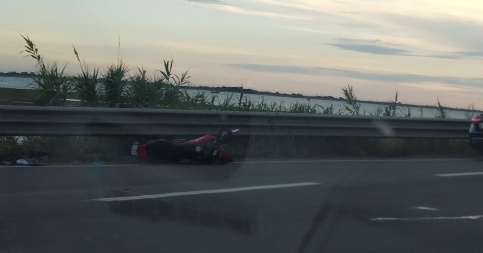 Schianto in Romea, motociclista grave