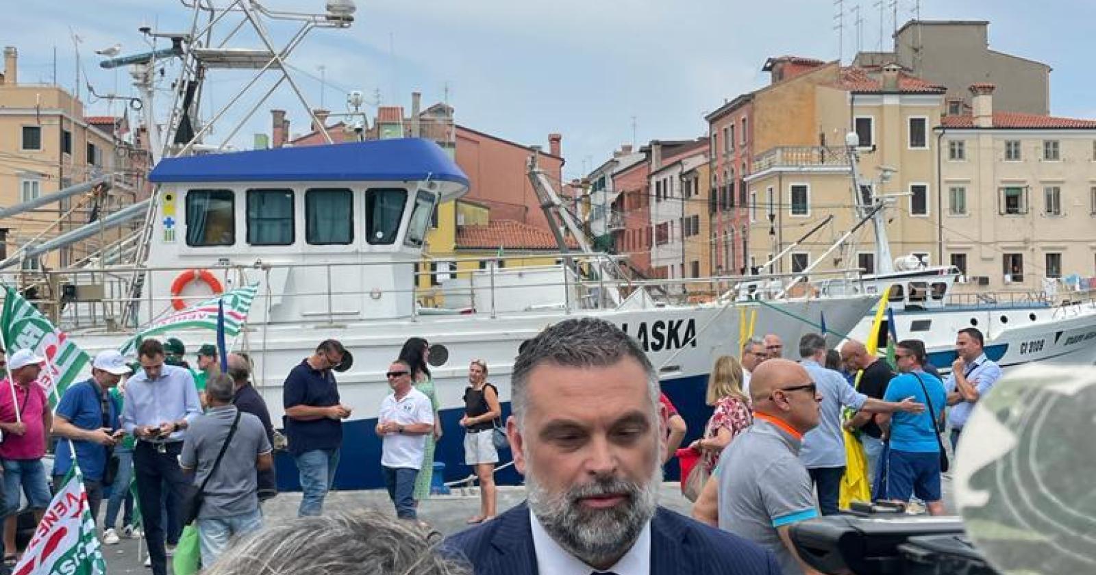 Anche il senatore De Carlo a fianco dei pescatori