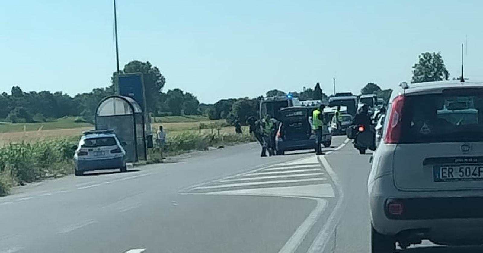 Ennesimo schianto in Romea, grave un centauro
