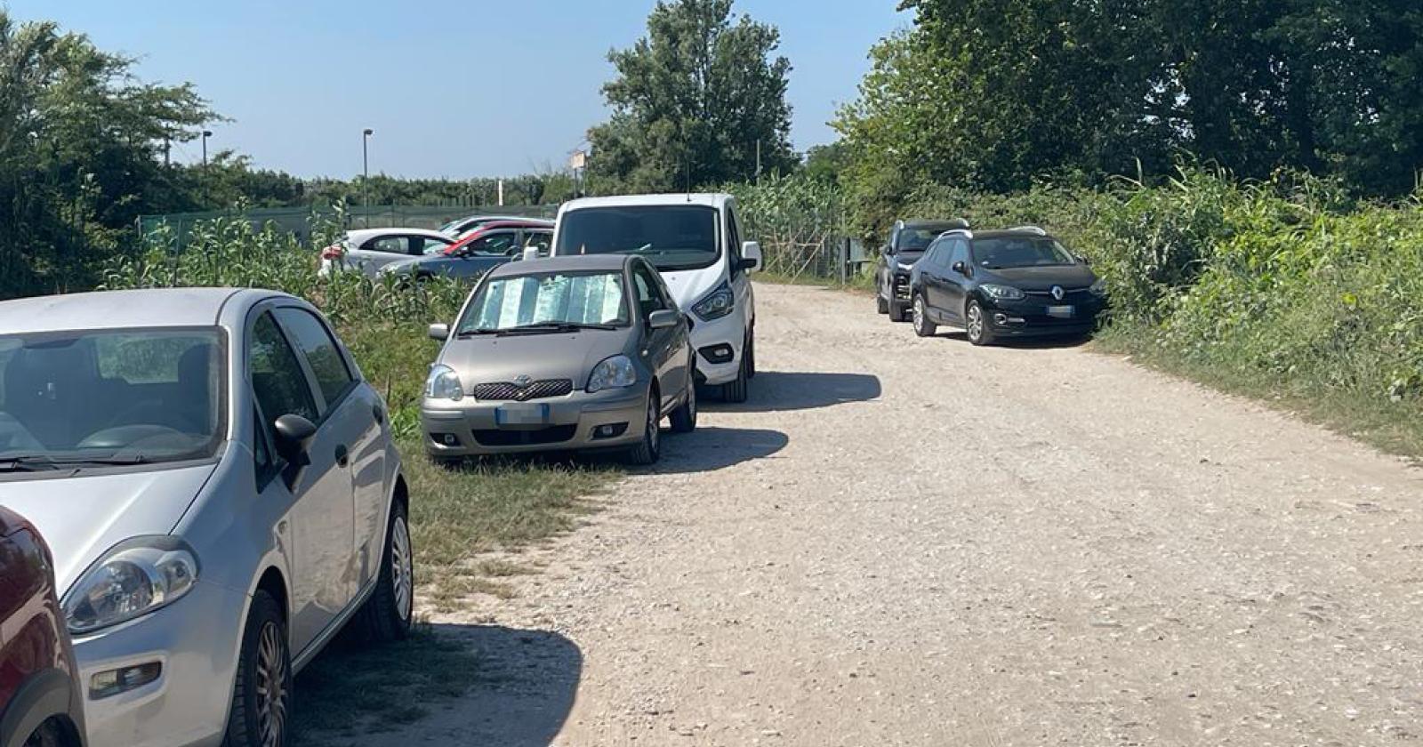 Parcheggi selvaggi per lo stabilimento l’ambulanza prigioniera ritarda i soccorsi