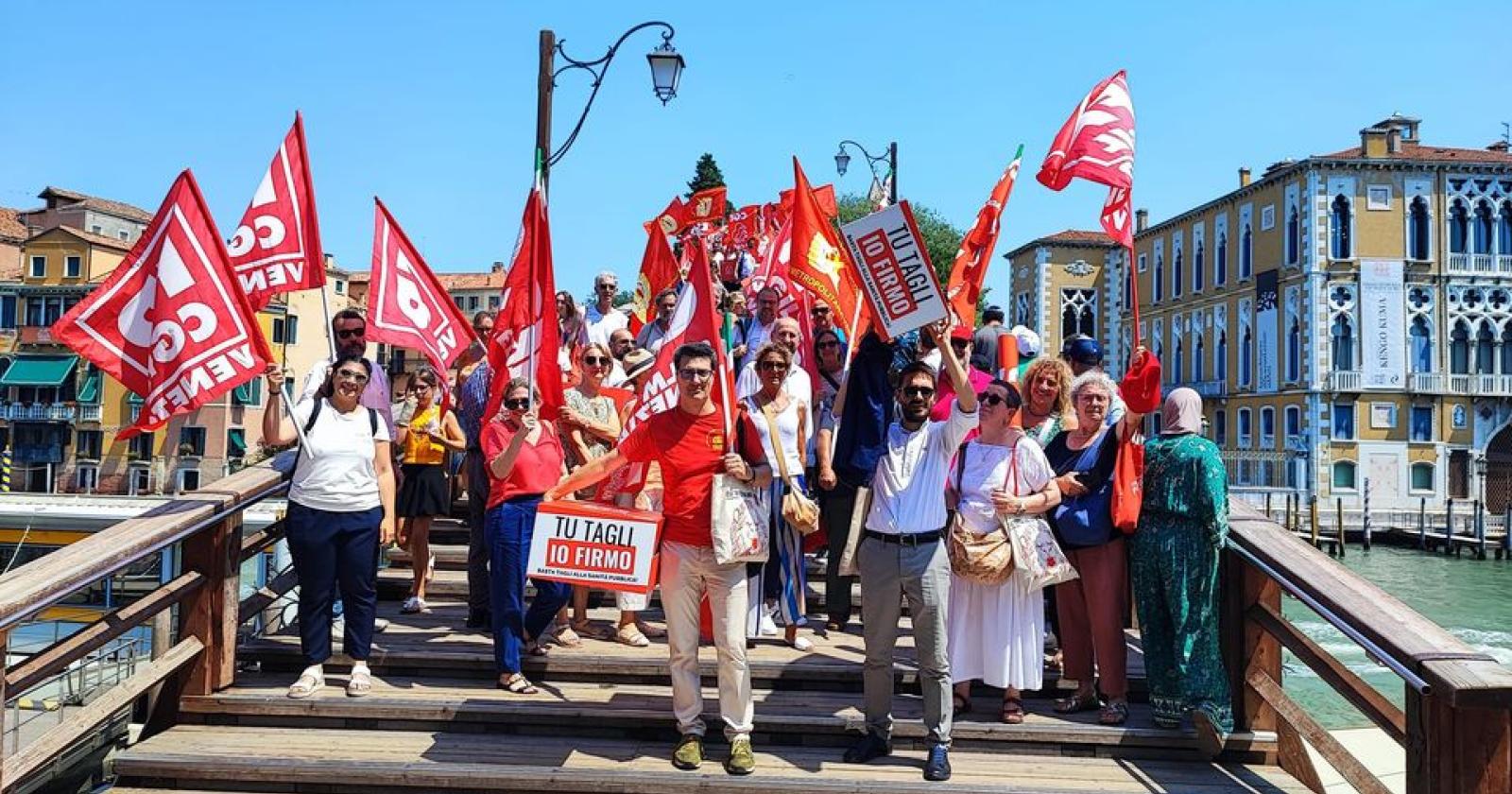 Tu tagli io firmo, 17 mila le firme consegnate