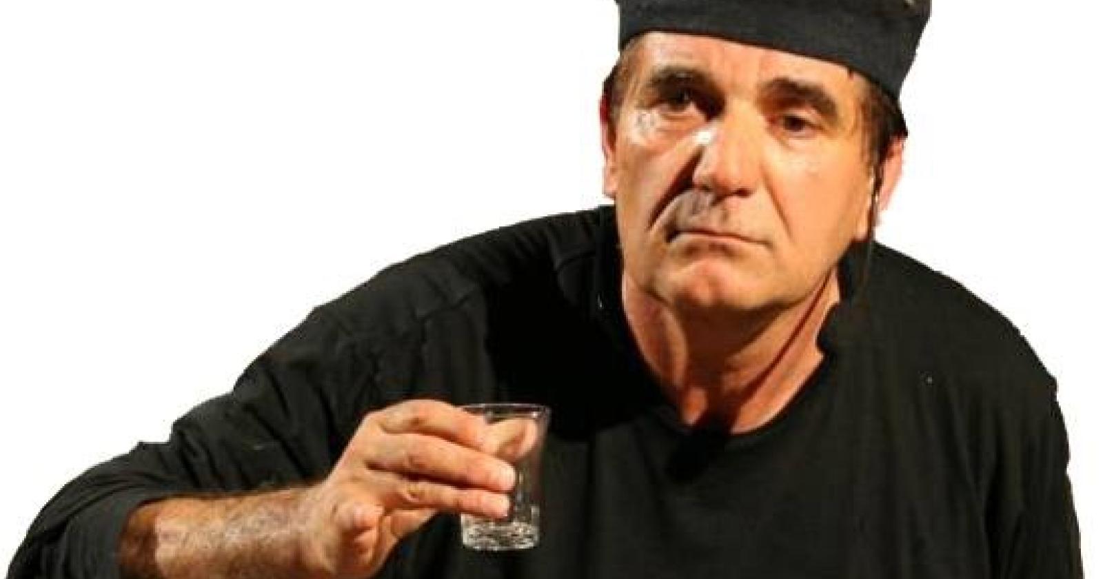 Il cabaret narrativo di Dario Carturan invade “Ea vasca del mercoledì sera”