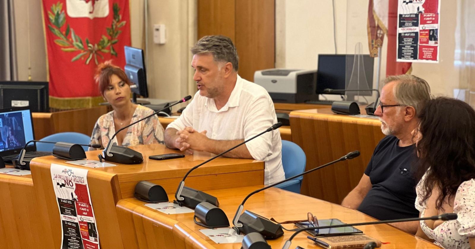 Chioggia, presentata la mostra “Sui passi della violenza” 