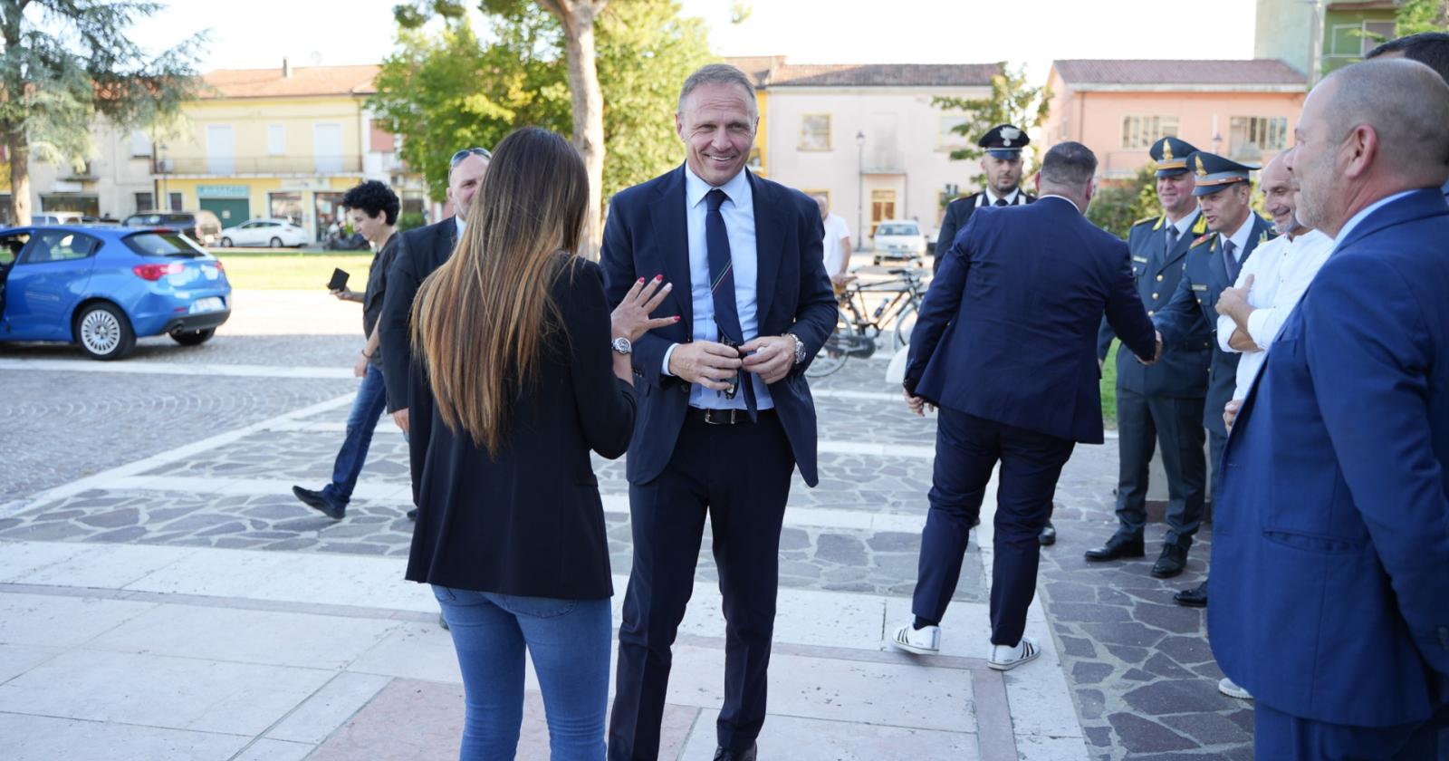 Granchio blu, Lollobrigida arriva al mercato ittico
