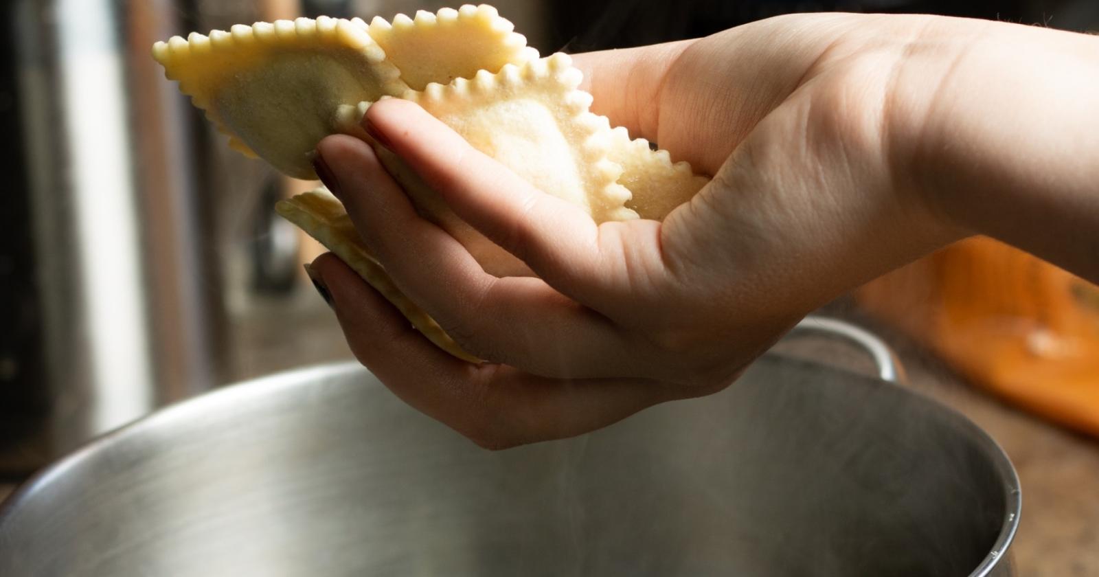 Ravioli di granchio blu pronti per l'export